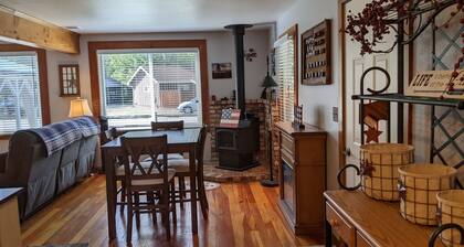 Charming town home 8 min to Lake Almanor, 35 min to Mt. Lassen