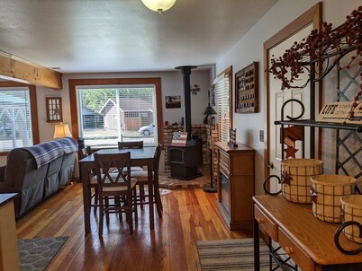 Charming town home 8 min to Lake Almanor, 35 min to Mt. Lassen