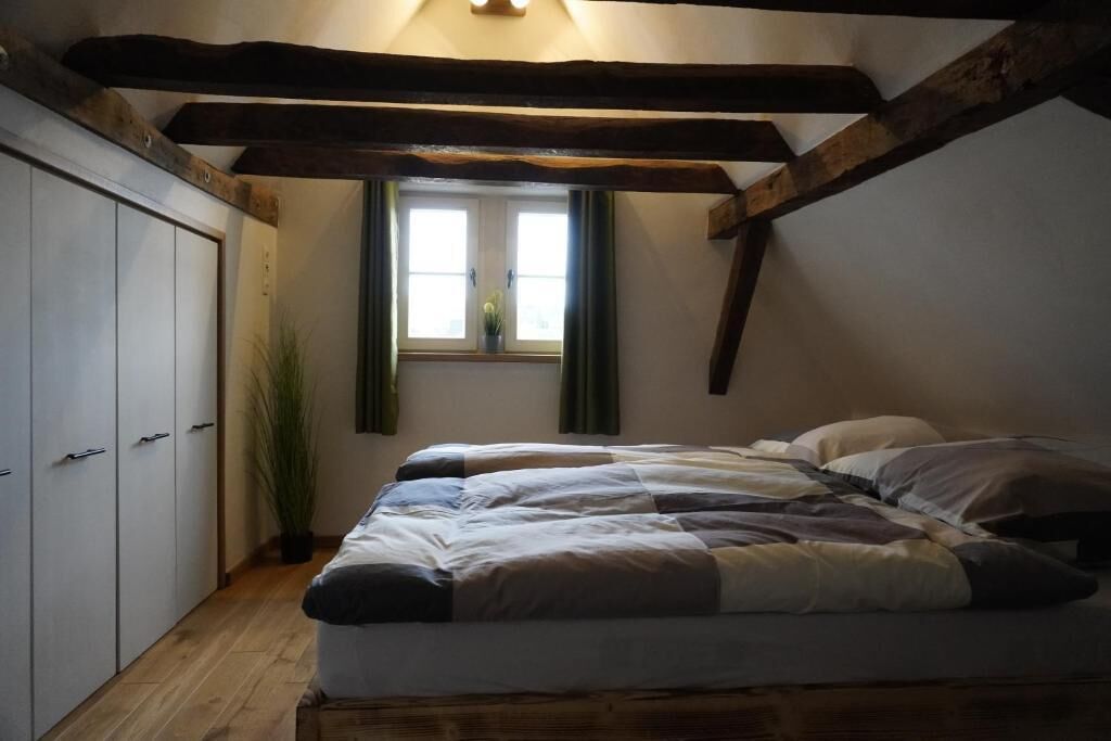 3 slaapkamers, een strijkplank/strijkijzer, reisbedje, gratis wifi