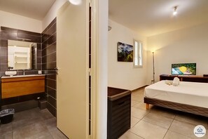 1 dormitorio, tabla de planchar con plancha, wifi gratis y ropa de cama