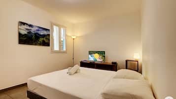 1 bedroom, iron/ironing board, free WiFi, bed sheets