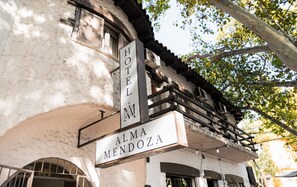 Front of property - Alma Mendoza (Mendoza)