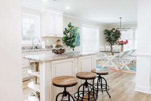 Dining - Pool- Slps 14- Steps 2 Beach- Grill- Dog Friendly (North Myrtle Beach)