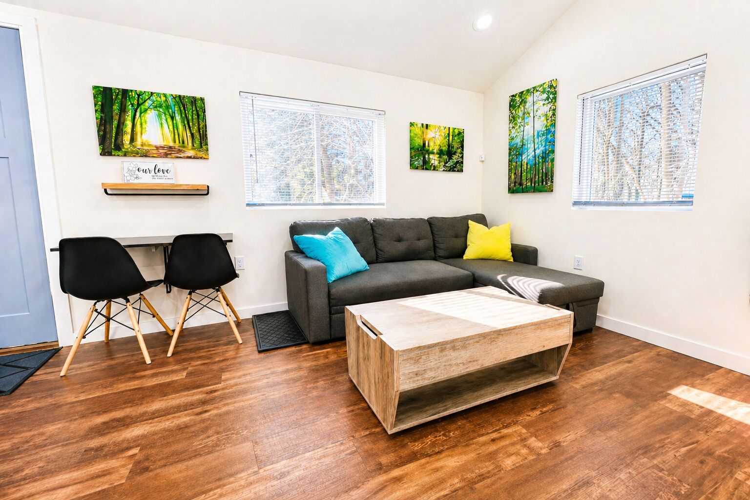 Smart TV, fireplace
