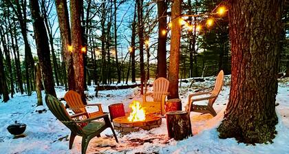 Serene lakeside oasis - fast WiFi 1.5 hrs from NYC, fire-pit & nature all around