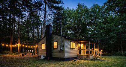 Lakeside Retreat w/Fire Pit & Skylights