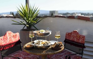 2 restauranter: frokost, lunsj og middag serveres