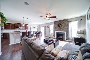 Smart TV, fireplace, books, stereo