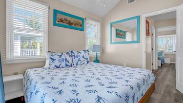 2 dormitorios, escritorio, tabla de planchar con plancha y cuna de viaje