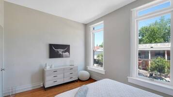 3 bedrooms, desk, iron/ironing board, free WiFi