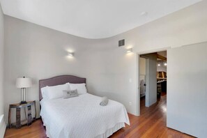 3 slaapkamers, een bureau, een strijkplank/strijkijzer, gratis wifi
