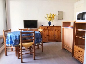 Dining - Seasonal rental, Studio + Bedroom, 200 meters from the beach (Saint-Cyprien)
