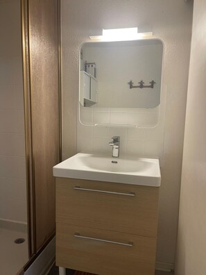 Shower - Seasonal rental, Studio + Bedroom, 200 meters from the beach (Saint-Cyprien)