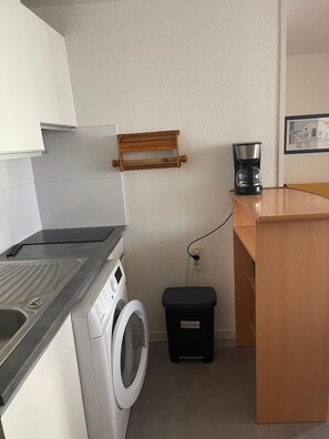 Interior - Seasonal rental, Studio + Bedroom, 200 meters from the beach (Saint-Cyprien)