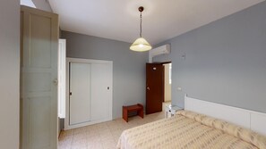Chambre Double, salle de bains attenante