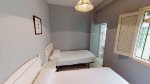 Lit parapluie, Wi-Fi gratuit, draps fournis