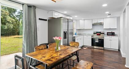 NEW! 19 Minutes from Savannah Historic District