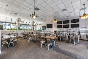 Dining - Cozy-Chic Oceanfront Condo with Spectacular Views - Fall and Winter DISCOUNTS (Myrtle Beach)