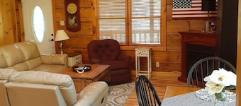 Cozy 2 bedroom Log Cabin