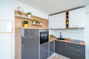 Réfrigérateur, four, plaque de cuisson, lave-vaisselle