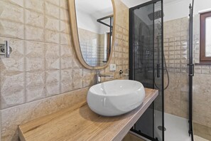 Vasca, asciugacapelli, bidet, asciugamani