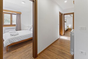 3 bedrooms, iron/ironing board, cots/infant beds, WiFi - Vacation home Pahari - 6 persons, 3 bedrooms, pool, barbecue, terrace,  (Roc)