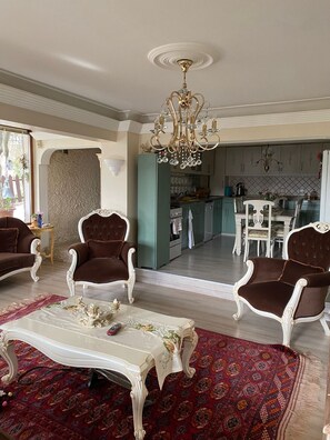 3 bedrooms, iron/ironing board, free WiFi