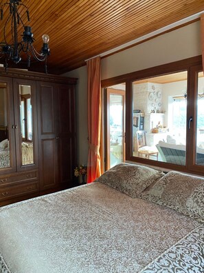 3 slaapkamers, een strijkplank/strijkijzer, gratis wifi