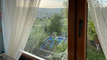 3 bedrooms, iron/ironing board, free WiFi