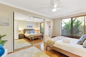 5 bedrooms, desk, iron/ironing board, travel crib