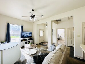 Smart TV - Chateau 12, spacious townhouse in Tickfaw, LA (Tickfaw)