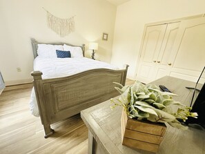 2 bedrooms, desk, iron/ironing board, travel crib - Chateau 12, spacious townhouse in Tickfaw, LA (Tickfaw)