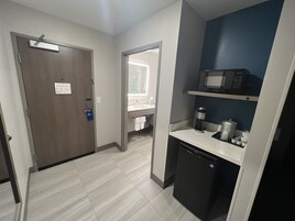 Decoración personalizada, muebles diferentes y escritorio 