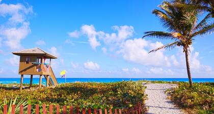 Studio with rooftop pool in Boynton Beach