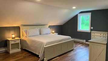 3 bedrooms, travel crib, free WiFi, bed sheets