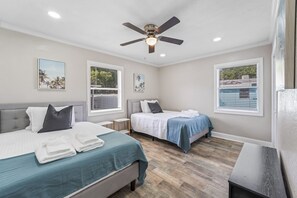 4 bedrooms, desk, free WiFi, bed sheets