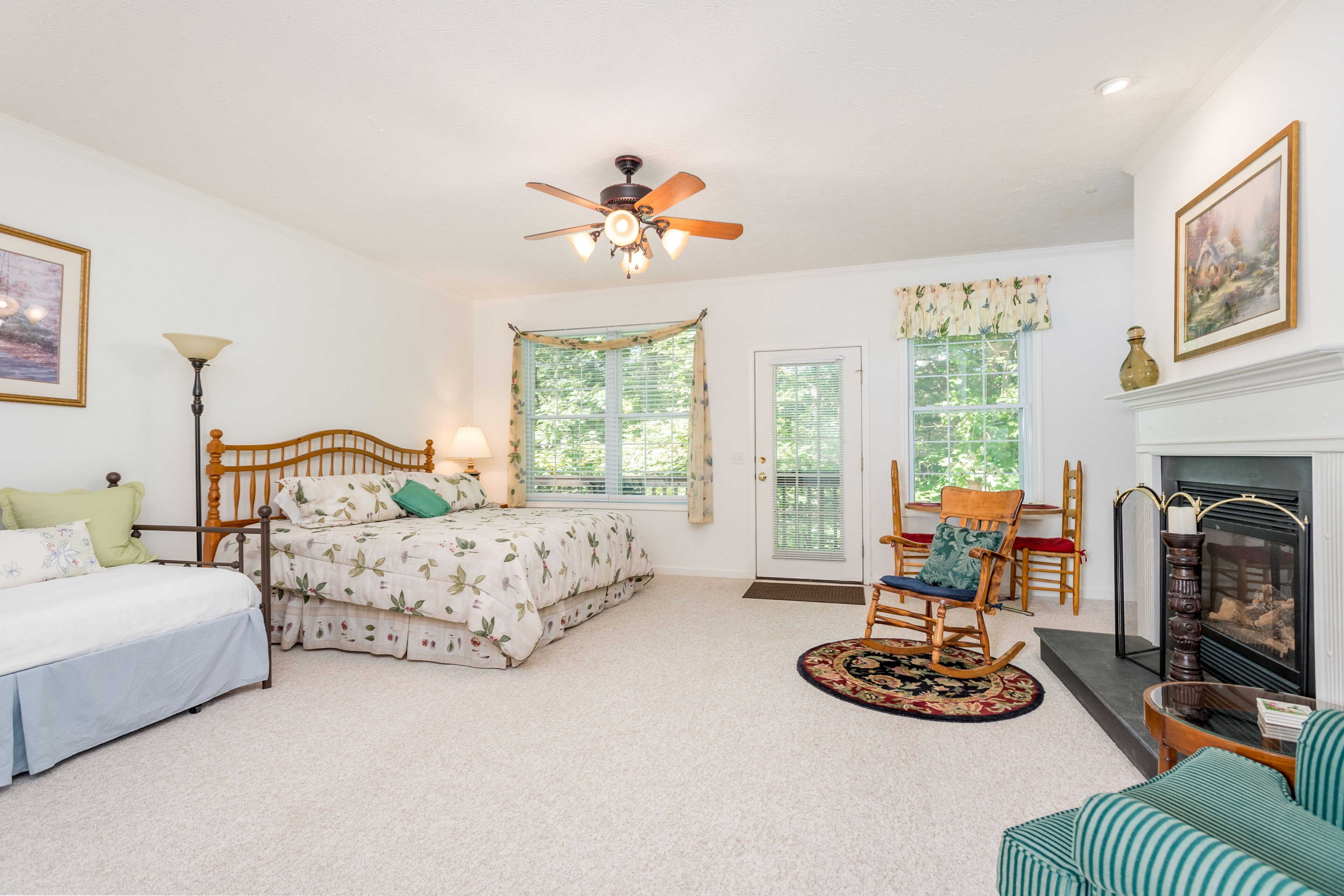 2 bedrooms, iron/ironing board, Internet, bed sheets