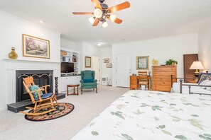 2 bedrooms, iron/ironing board, Internet, bed sheets