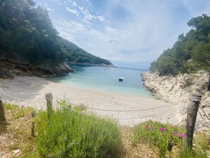 Beach nearby, sun-loungers, beach towels