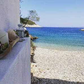 Beach nearby, sun-loungers, beach towels