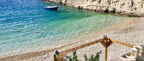 Beach nearby, sun-loungers, beach towels