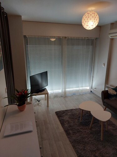 Studio type T2, hypercentre, furnished with air conditioning and parking