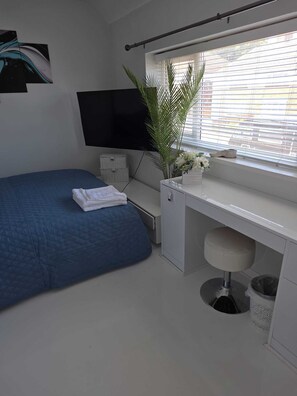 1 chambre, fer et planche à repasser, Wi-Fi, draps fournis