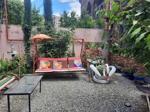 المنطقة المحيطة بالمنشأة