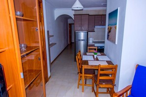Dining - Suitable. Deep beach, a few meters from the beach. (Playa Honda)
