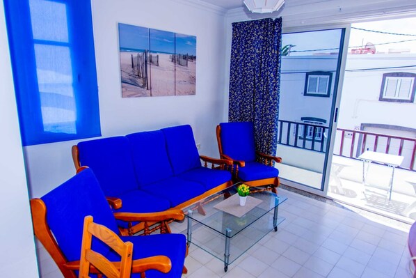 TV - Suitable. Deep beach, a few meters from the beach. (Playa Honda)