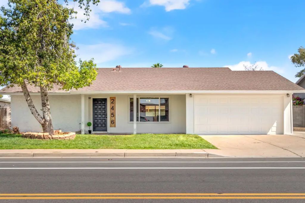 Stunning Gilbert Home w/ Heated Pool and Hot Tub