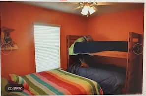 3 bedrooms, bed sheets