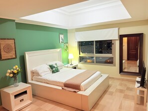 Iron/ironing board, internet, bed sheets