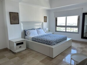 Bügeleisen/Bügelbrett, Internetzugang, Bettwäsche